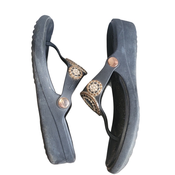 CROCS Black Sanrah Diamante Wedge Flip Sandal 8W - Picture 2 of 3